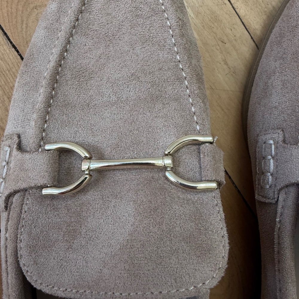 A New Day Tan Faux Suede Horsebit Loafers Gold Hardware Flats Size 7.5 - Picture 7 of 9